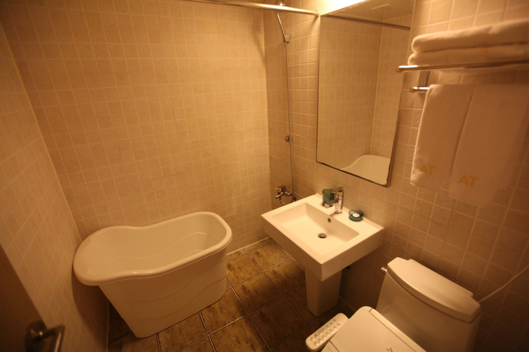 Bathroom 3, Changwon AT Business Hotel, Changwon