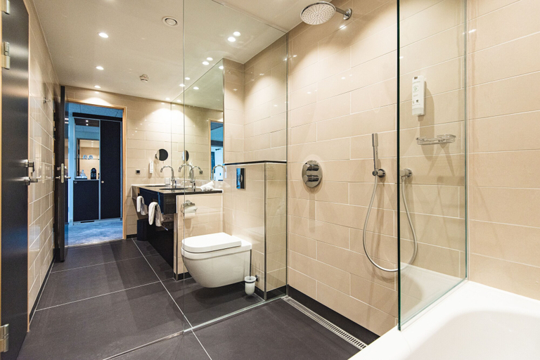 Bathroom 4, Hotel Brandan, Tórshavn