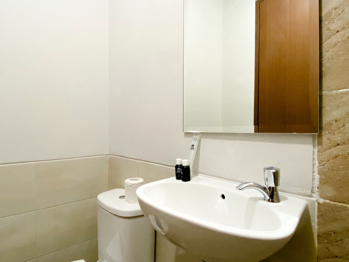 Bedroom 3, Simply Look Studio at Transpark Juanda Bekasi Timur Apartment By Travelio, Bekasi