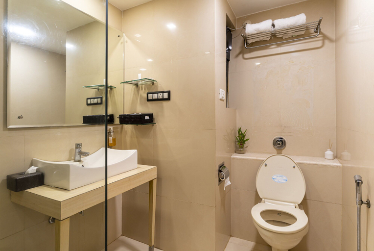 Bathroom 5, Infiniti Hotel & Spa, Indore