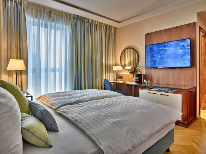 Bedroom 2, EST Grand Hotel Savoy, Budapesti