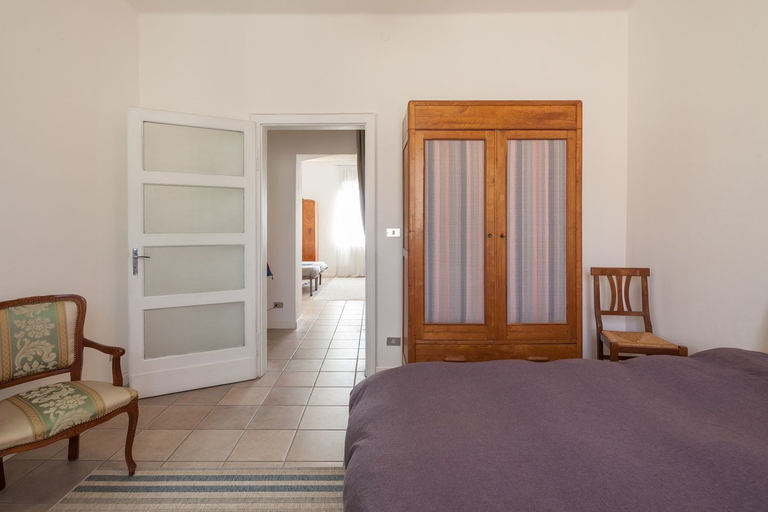 Room 5, San Bernardino Apartment, Verona