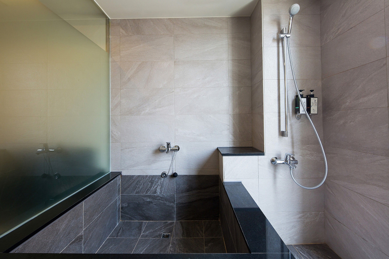 Bathroom 5, CHECK inn Express Taichung Yizhong, Taichung
