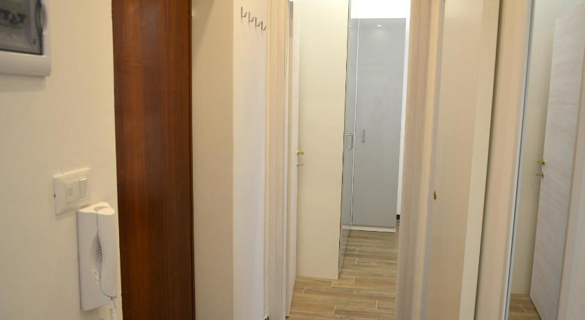 Others 4, Davidhouse Pineta, Genova