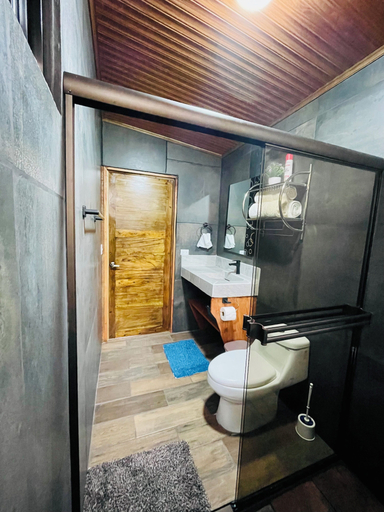 Bathroom 3, Cabañas La Montaña, Puntarenas