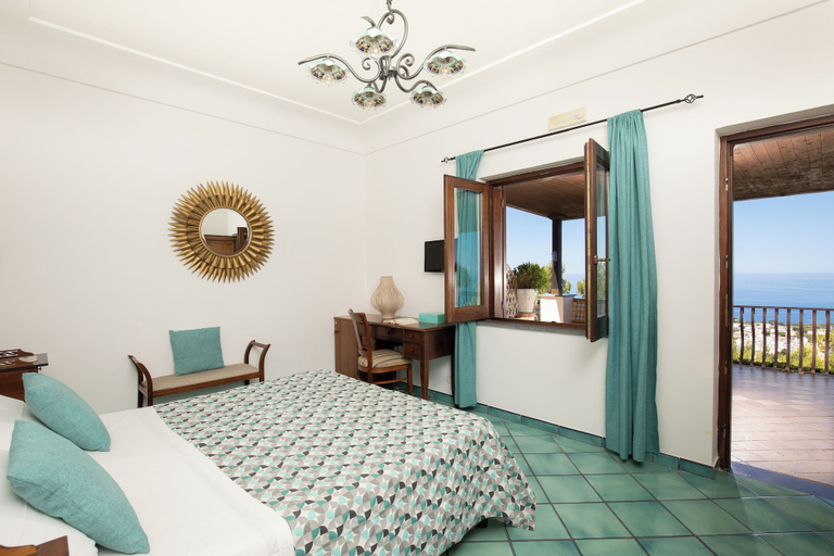 Bedroom 4, Monte Solaro, Napoli