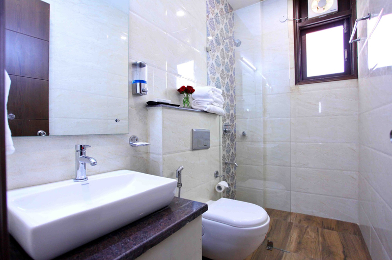 Bathroom 3, Nirvana Suites, Delhi