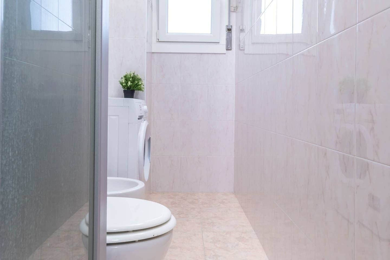 Bathroom 3, JOIVY Milano Fiera Cozy & Elegant Apartment, Milano