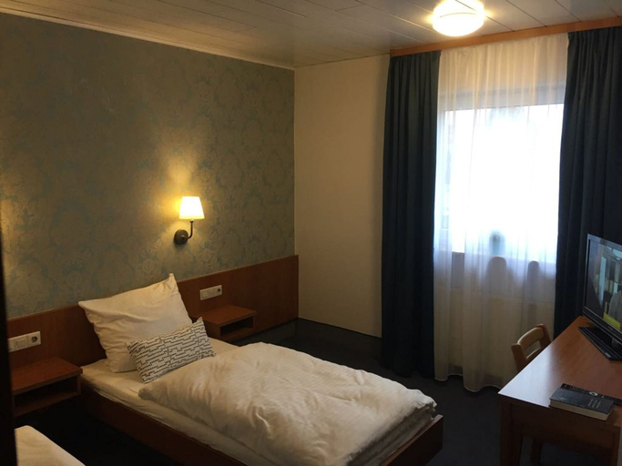 Bedroom 3, ZIP Hotel Lingenfeld, Germersheim