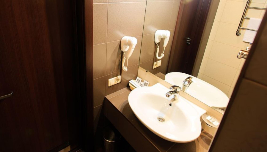Bathroom 3, Hotel California, Gelendzhik gorsovet