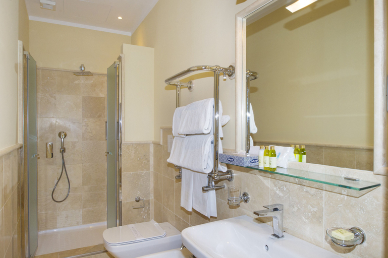Bathroom 4, Palazzo Ravizza, Siena