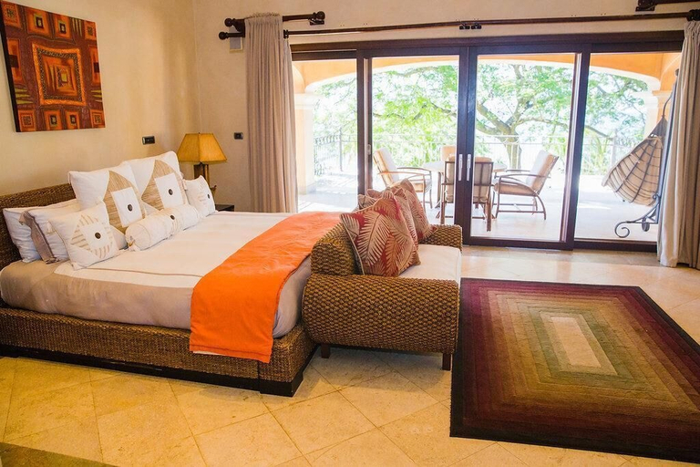Bedroom 2, Luxurious Beachfront Mansion with a Stunning Infinity Pool in Playa Flamingo, Santa Cruz