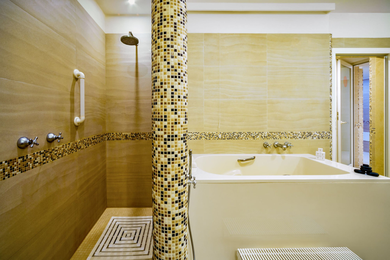 Bathroom 5, Hotel Floridiana Terme, Napoli