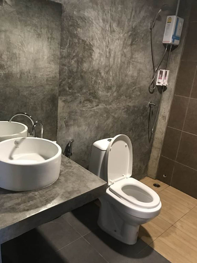 Bathroom 5, Takuapa Station Hotel, Takua Pa