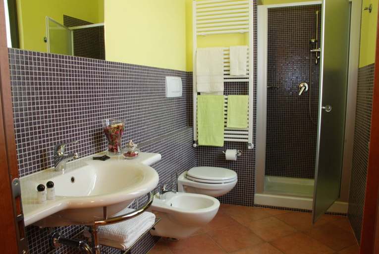 Bathroom 5, Hotel Marzia, Florence