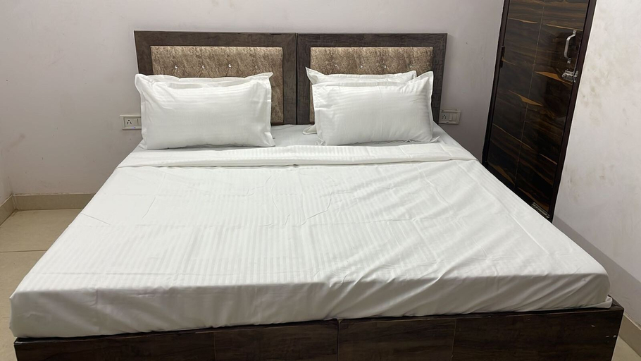 Bedroom 2, Hotel SK Residency, Delhi