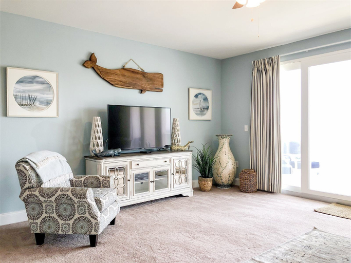 Others 5, Laketown Wharf 802, Bay