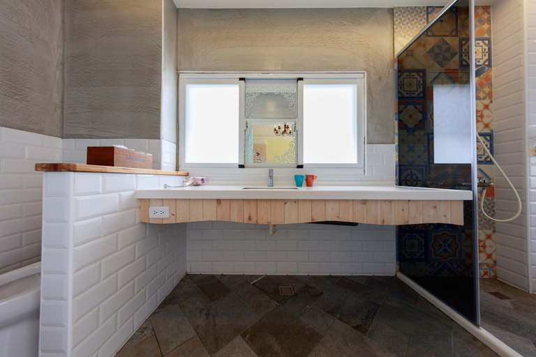 Bathroom 3, Oia Cafe B&B, Taitung