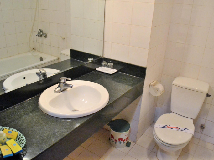 Bathroom 2, Bach Dang Hotel, Hạ Long