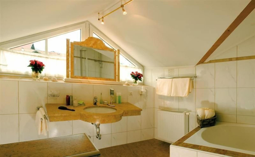 Bathroom 4, Hotel Bierwirt, Innsbruck