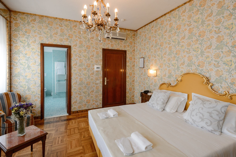 Bedroom 2, Hotel Continental, Treviso