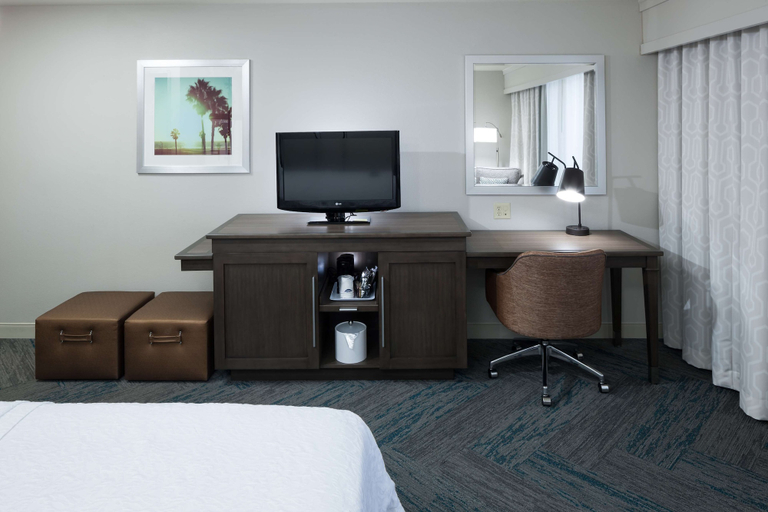 Bedroom 4, Hampton Inn Los Angeles-Orange County-Cypress, Orange