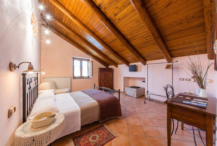 Bedroom 2, Beata Solitudo B&B, Napoli