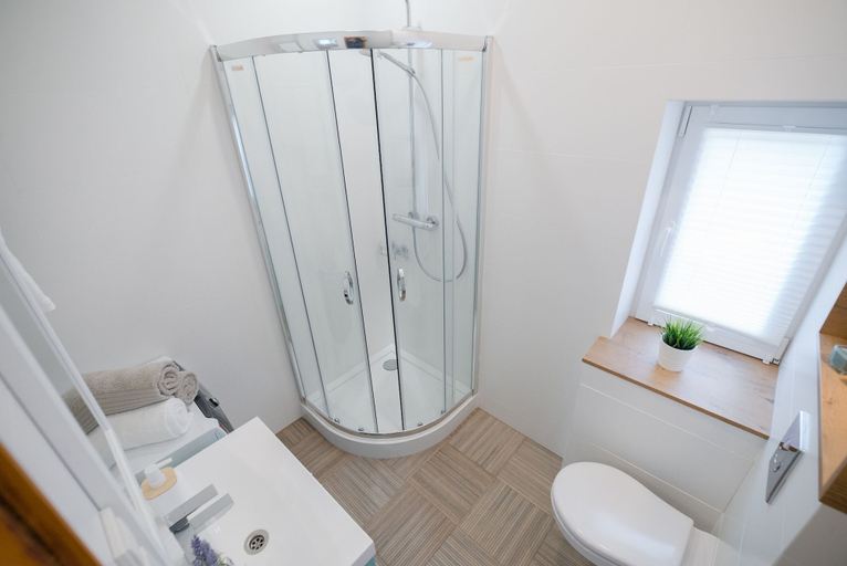 Bathroom 3, Freedom Gdansk Apartment, Gdańsk City
