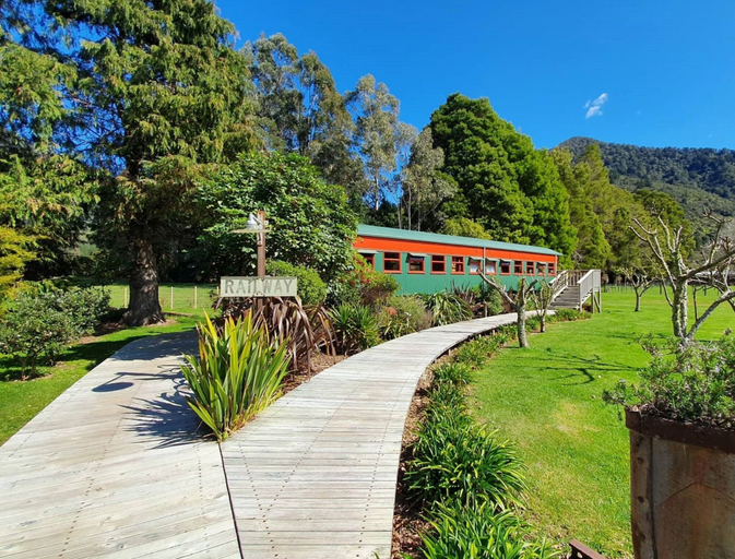 Others 5, On The Track Lodge, Marlborough