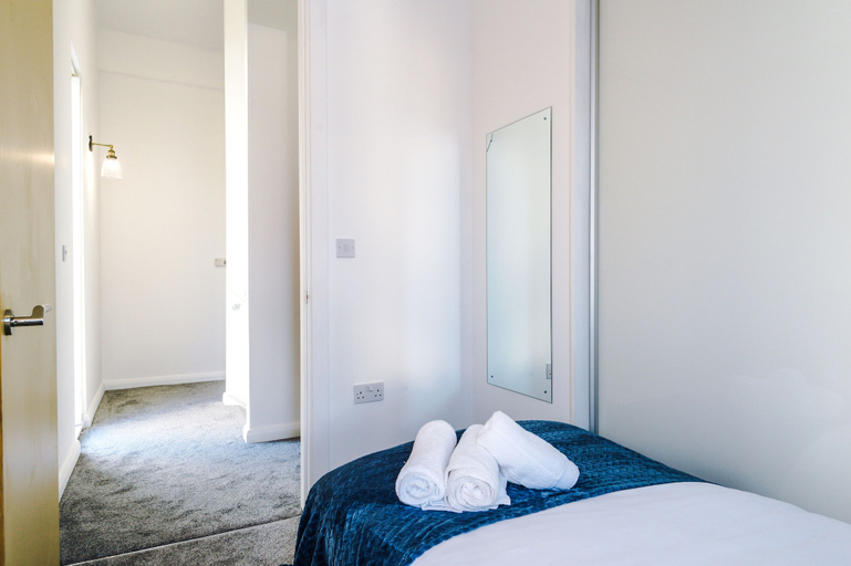 Bedroom 2, 3 Bed House Manchester by MCR Dens, Manchester