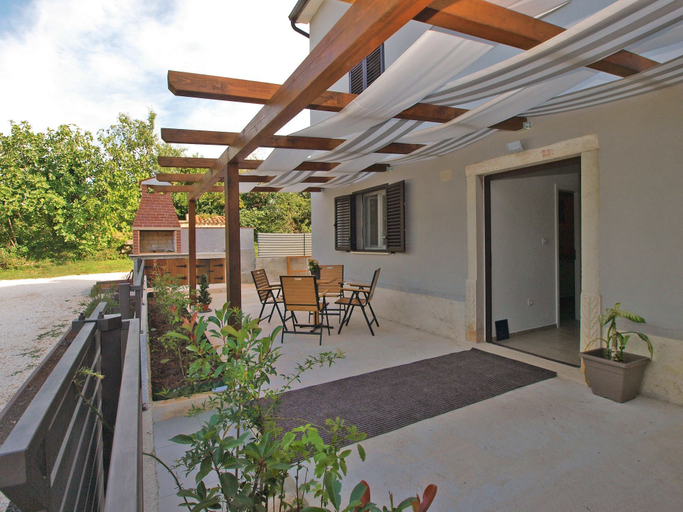 Others 4, House 1708, Barban