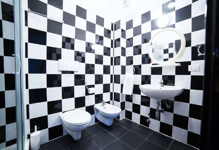 Bathroom 5, New Generation Hostel Milan Center, Milano