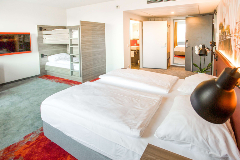 Bedroom 4, Campanile Duisburg City, Duisburg