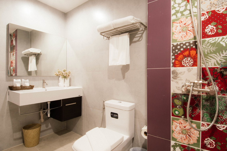 Bathroom 3, The Pat Hotel, Pattaya
