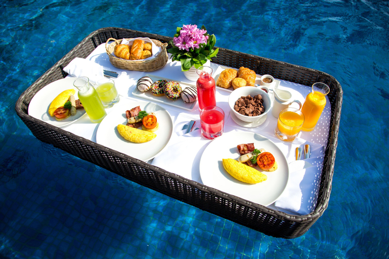 Food & Drinks