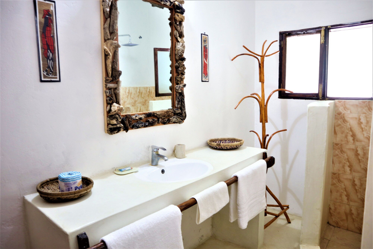 Bathroom 4, Mvuvi Lodge Watamu, Kilifi North