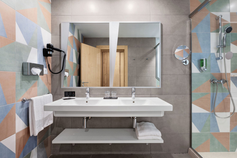 Bathroom 5, Hotel Riu Playa Park - 0'0 All Inclusive, Baleares