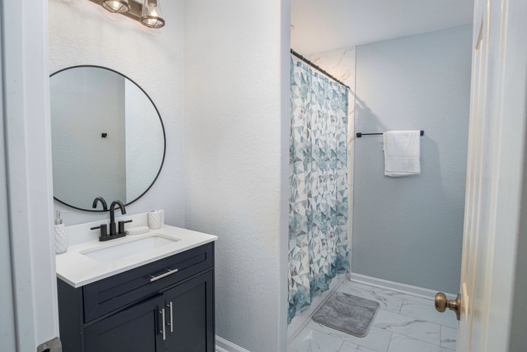 Bathroom 3, Adorable 4BR 2BA Close to Riverwalk and Downtown, Bexar