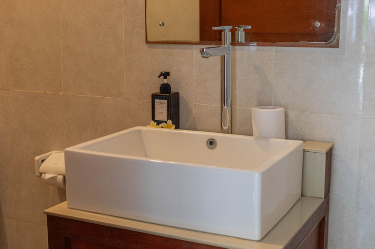 Bathroom 5, Prama Beach Canggu by The Loka, Badung