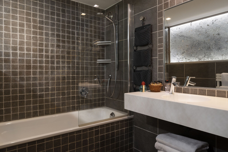 Bathroom 5, Hôtel Côte Brune, Isère