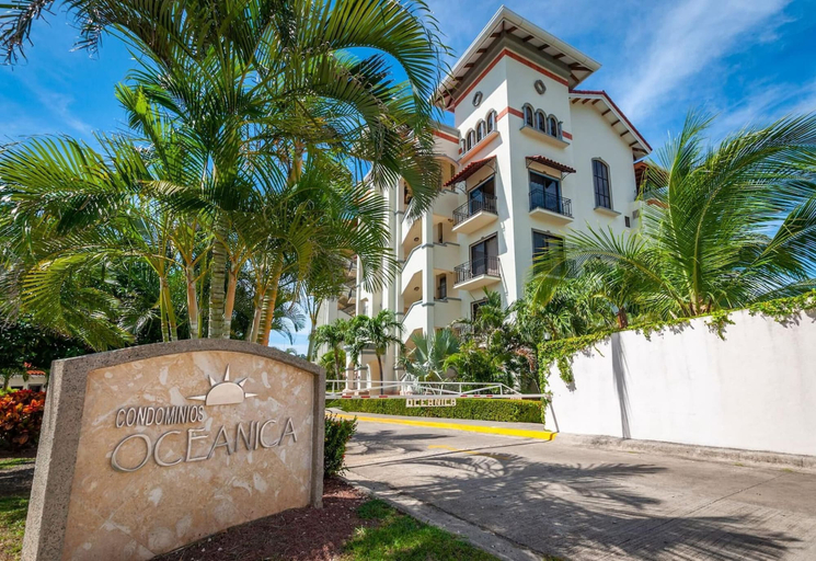 Exterior & Views 2, Luxury 4th-floor Suite With Pool and Endless Ocean Views, Santa Cruz
