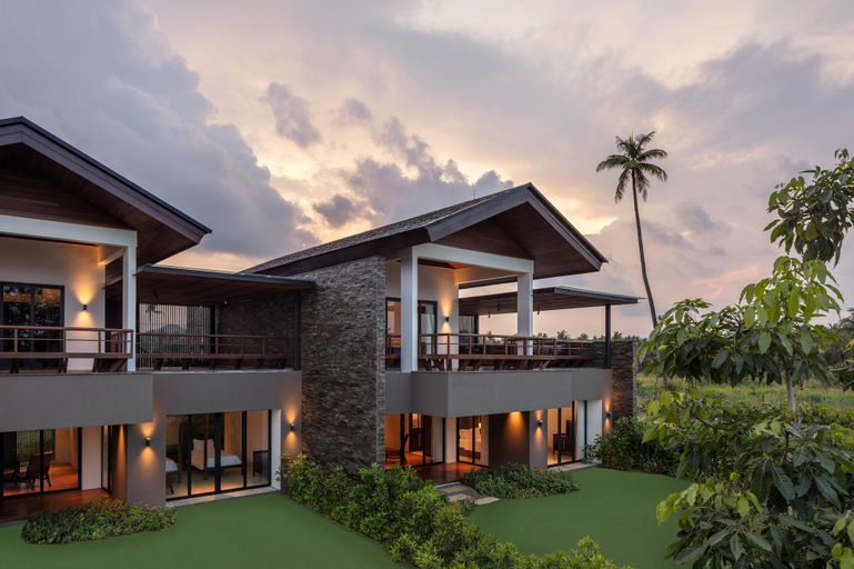 Exterior & Views 1