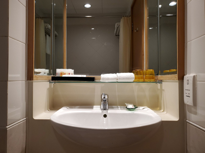Bathroom 7