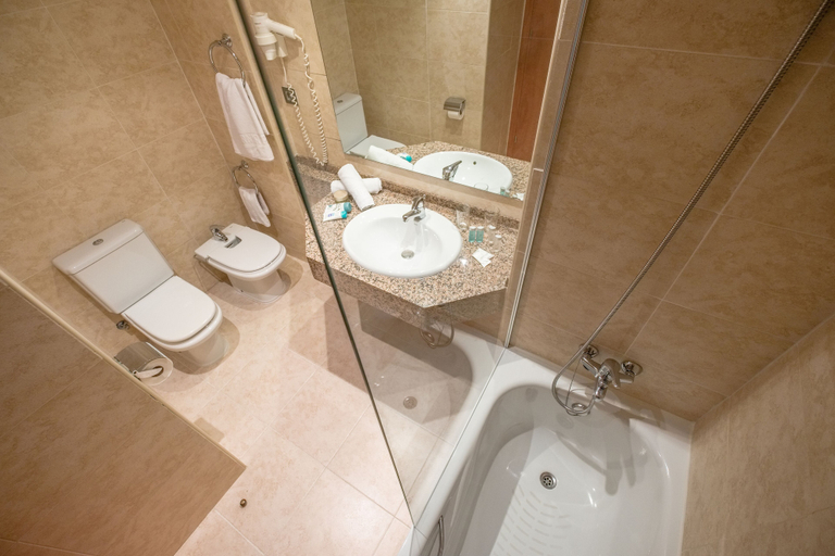 Bathroom 5, Hotel California Palace, Tarragona