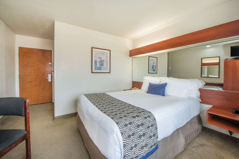 Bedroom 2, Microtel Inn & Suites by Wyndham Miami, Ottawa