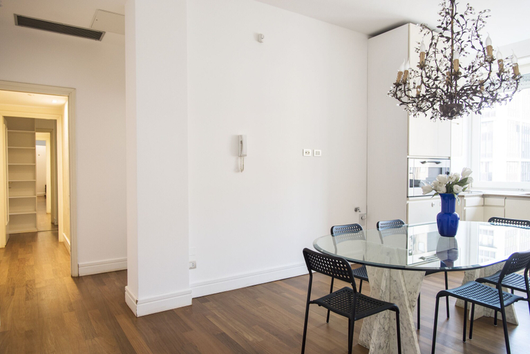 In-room dining 5, Charming & Elegant Flat near Centrale / Repubblica, Milano