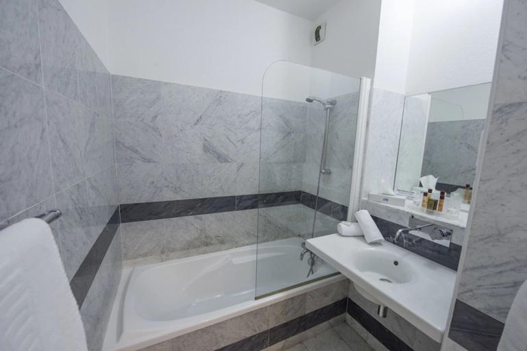 Bathroom 4, Chez Walter, Haute-Corse