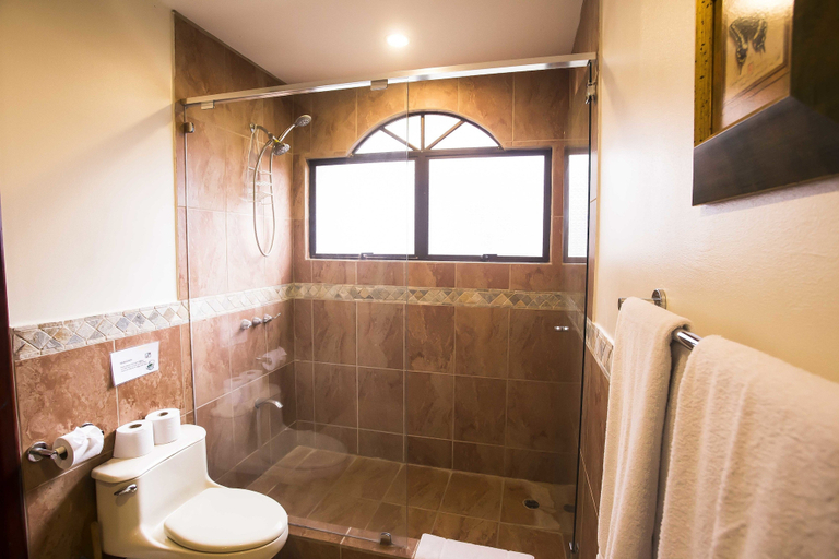 Bathroom 5, Monte Carlo Luxury Condominiums, Garabito