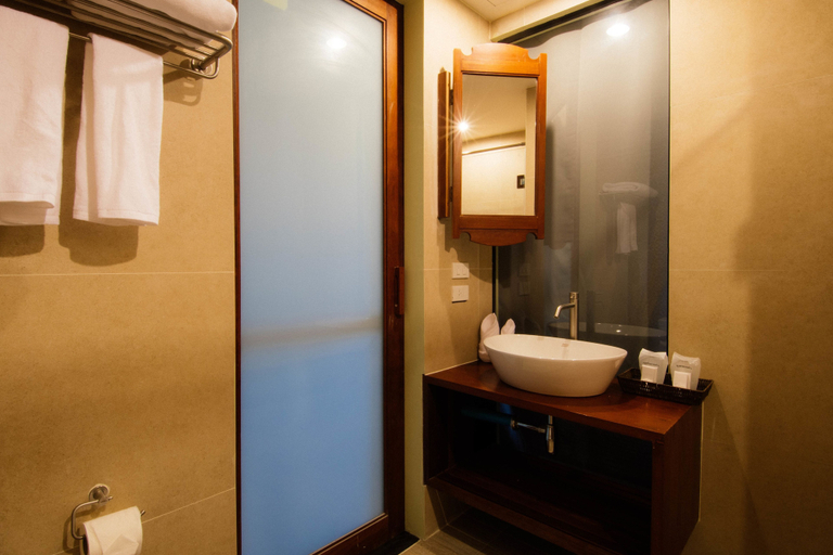 Bathroom 3, The Pat Hotel, Pattaya
