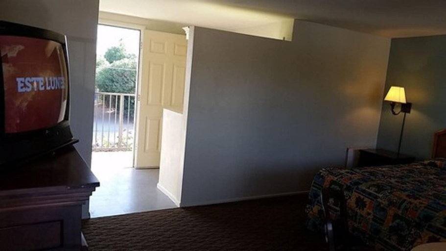 Bedroom 2, Riviera Motor Lodge, Pima